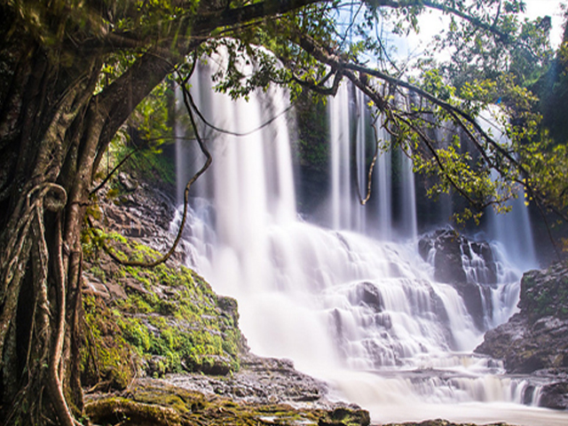 Bousra waterfall